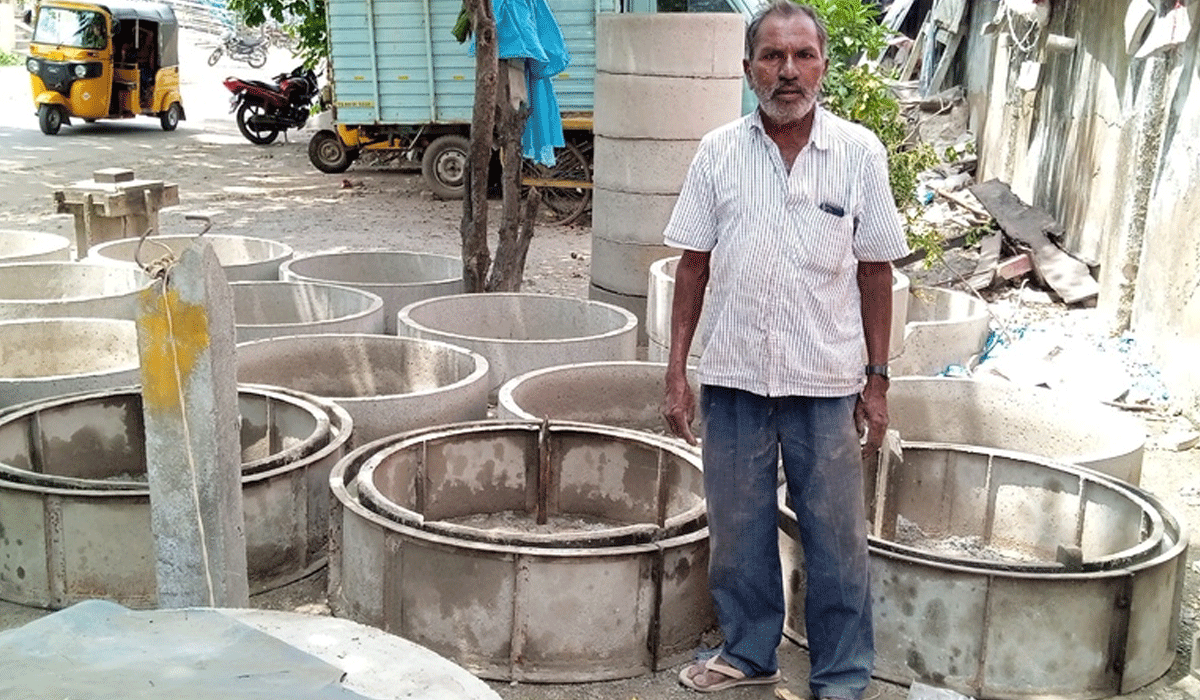 Godavarikhani | నా కడుపు కొట్టకండి.. ప్లీజ్‌ దండపెడుతా.. 35 యేళ్లుగా ఇదే నా బతుకు దెరువు