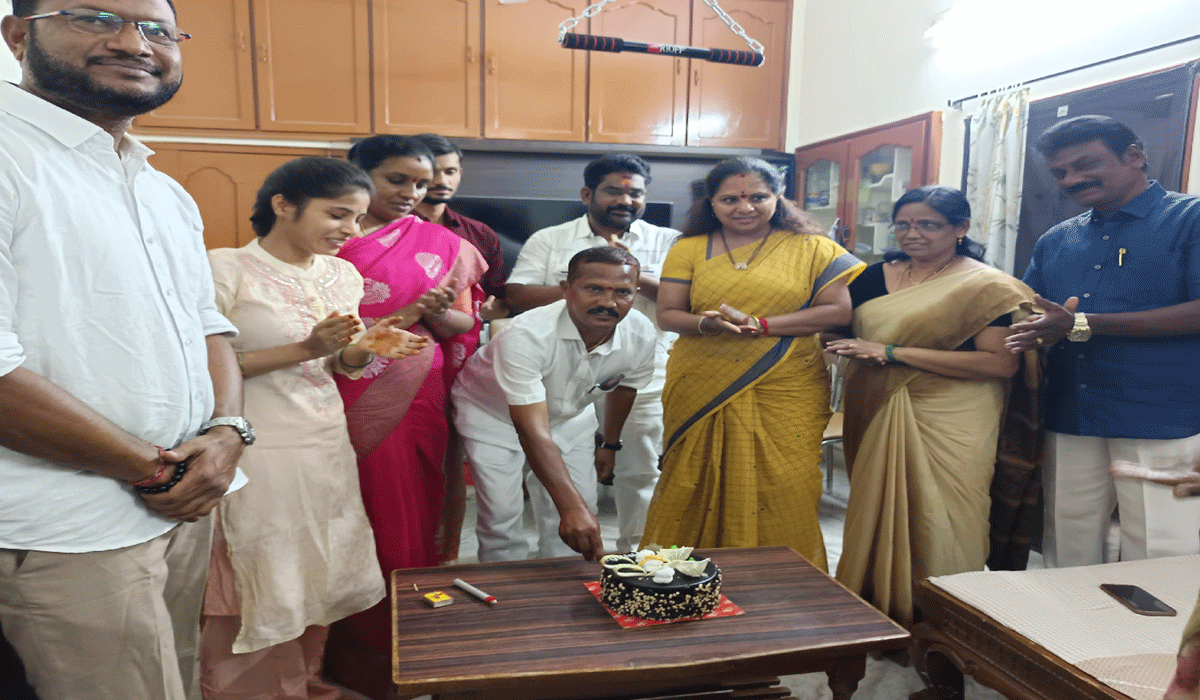 MLC Kavitha | మాజీ జెడ్పీటీసీ బర్త్ డే వేడుకలకు హాజరైన ఎమ్మెల్సీ కల్వకుంట్ల కవిత