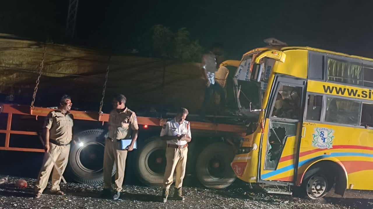 Road Accident | చౌటుప్పల్‌లో రోడ్డు ప్రమాదం.. ఇద్దరు దుర్మరణం.. 