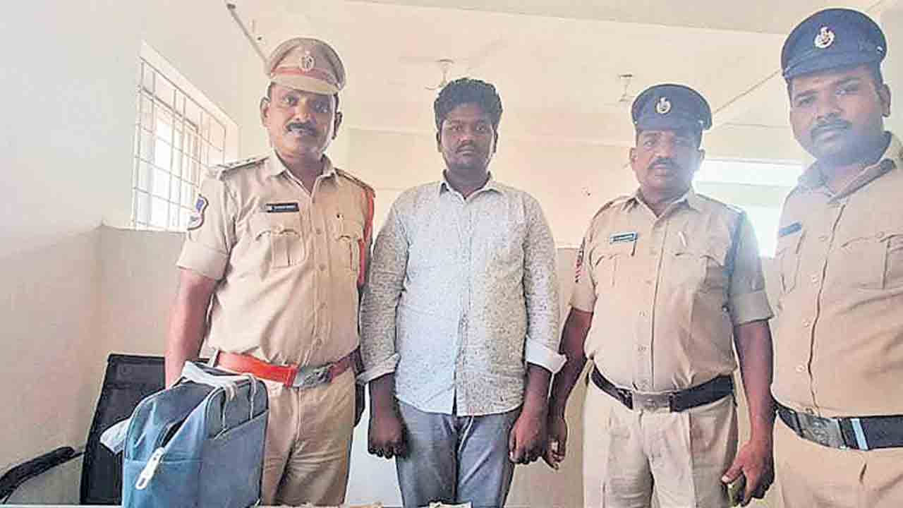 నకిలీ కరెన్సీ మార్చేందుకు యత్నం..నిందితుడు అరెస్ట్‌