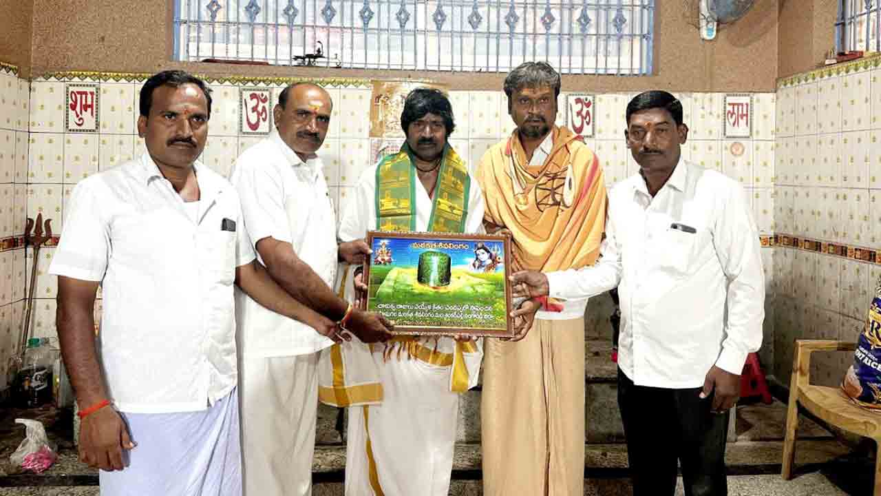 మరకత శివాలయాన్ని సందర్శించిన టాలీవుడ్ నటుడు బాలాజీ