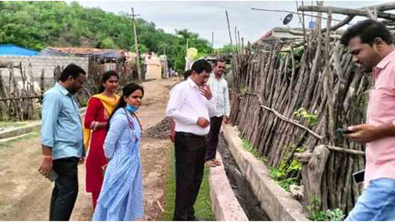 DMHO | సీజనల్ వ్యాధులపై జాగ్రత్తలు వహించాలి : డీఎంహెచ్‌వో రాథోడ్ నరేందర్