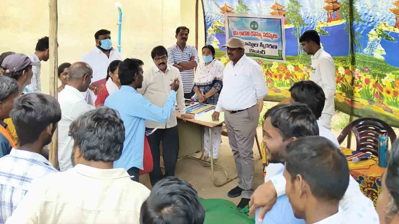 Additional collector Nagesh | భూ సమస్యలకు శాశ్వత పరిష్కారం కోసం రెవెన్యూ సదస్సులు : అదనపు కలెక్టర్‌ నగేష్‌