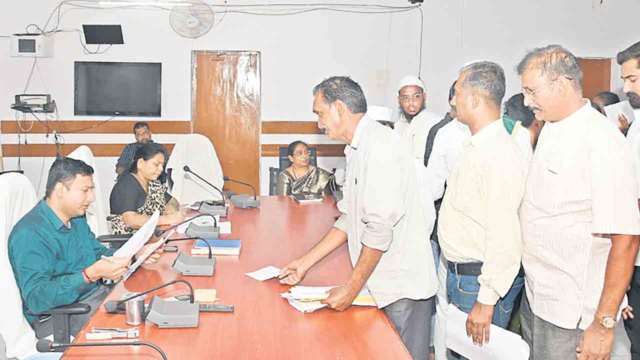 ప్రజావాణికి భారీగా దరఖాస్తులు