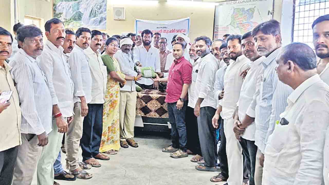 తులం బంగారం పేరిట మోసం