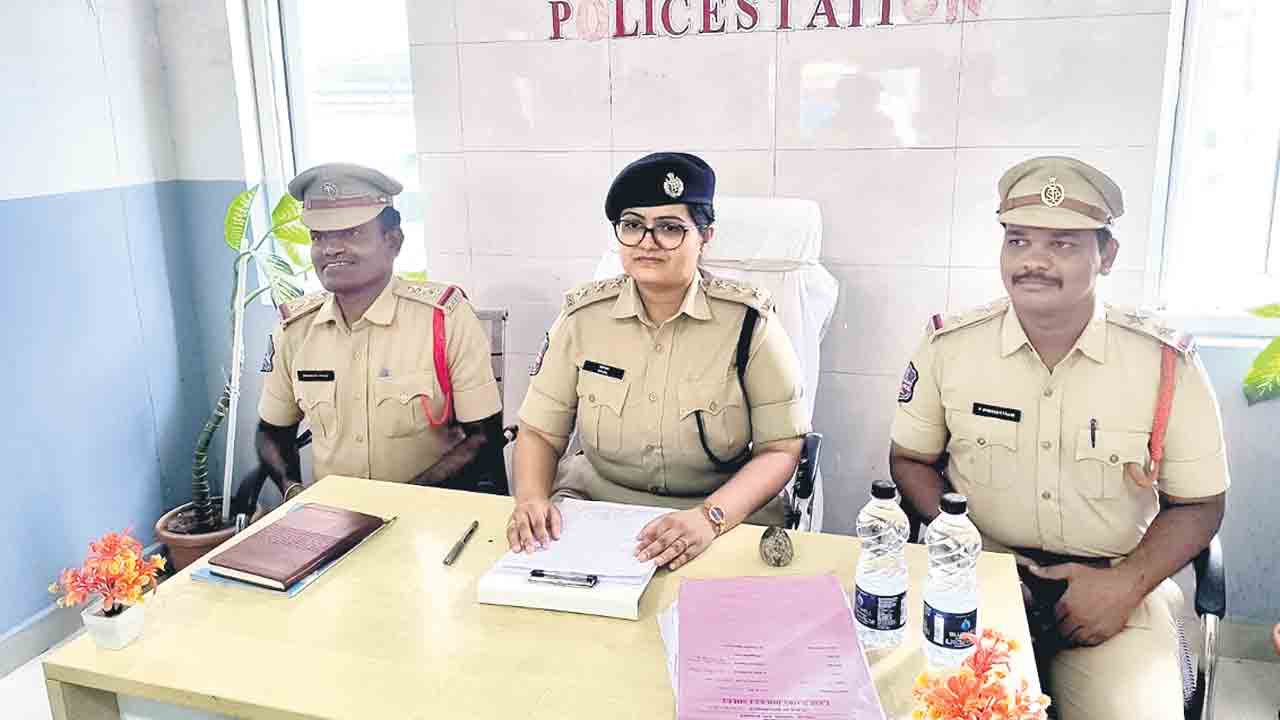 నకిలీ ధ్రువపత్రాల ముఠా అరెస్టు