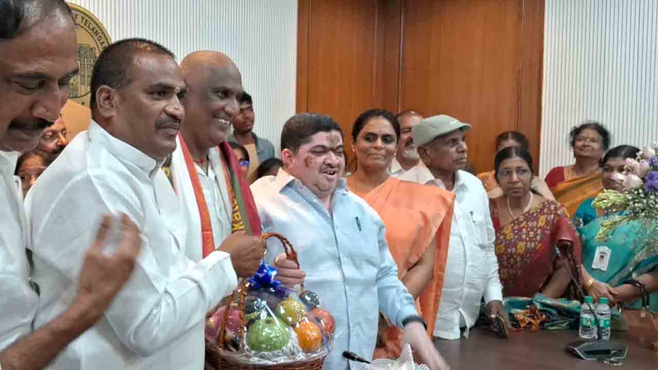 ఇక‌పై ఏటా 500 మంది ఎస్సీ, ఎస్టీ విద్యార్థులకు విదేశీ విద్య