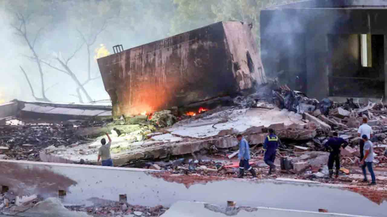 విమాన పేలుడుతో 1000 డిగ్రీల ఉష్ణోగ్రత