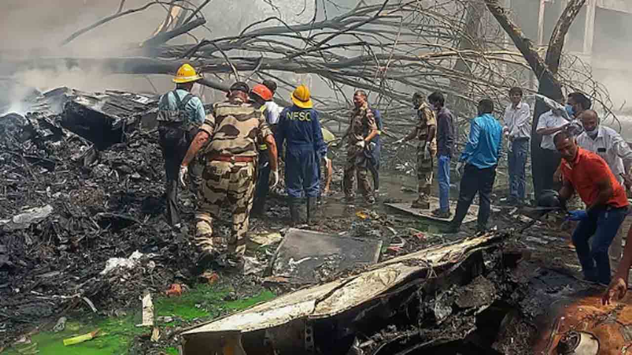 Air India Plane crash | చెట్టు కింద ఫ్యామిలీ టీ స్టాల్‌ వద్ద నిద్రించిన యువకుడు.. విమాన ప్రమాదంలో మృతి