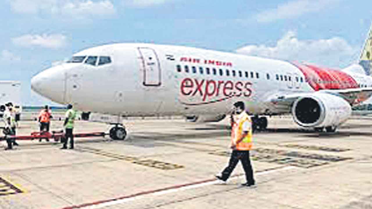 ఎయిరిండియా విమానంలో సాంకేతిక సమస్య.. 18 గంటలు ఆలస్యం