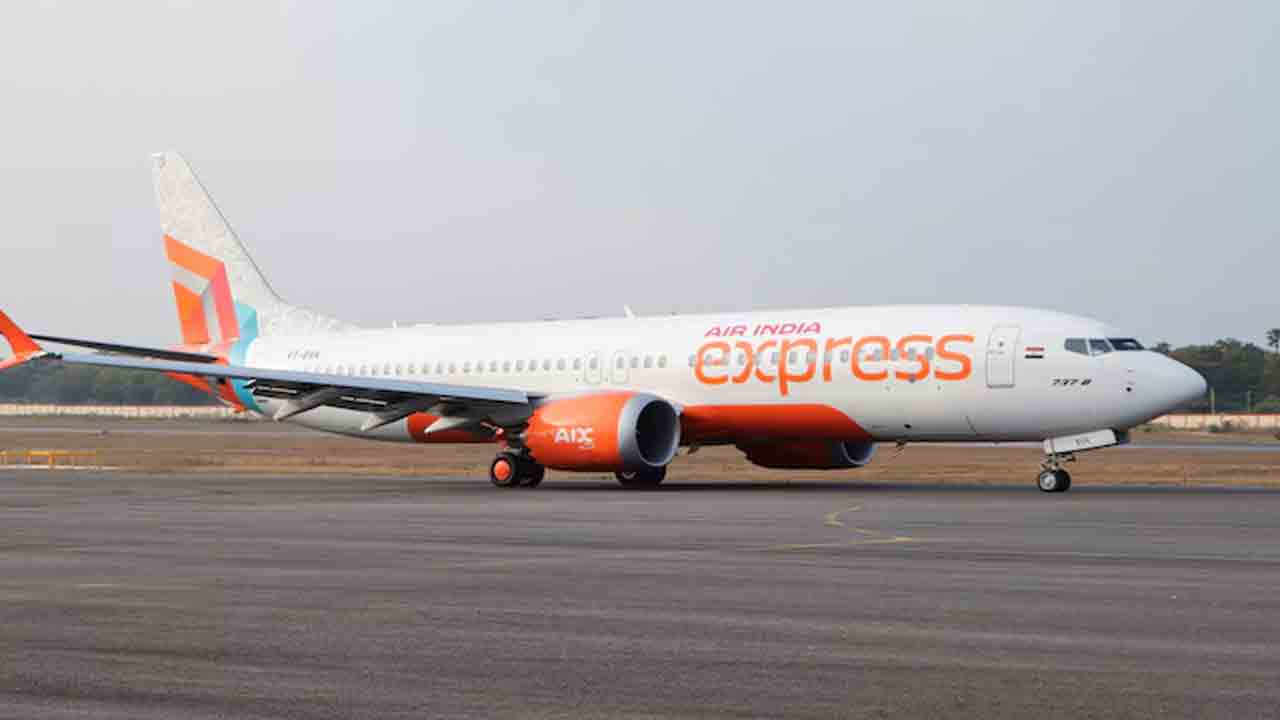 Airindia flight | ఎయిరిండియా విమానంలో సాంకేతిక లోపం.. హిండన్‌ ఎయిర్‌పోర్టులో నిలిపివేత..!