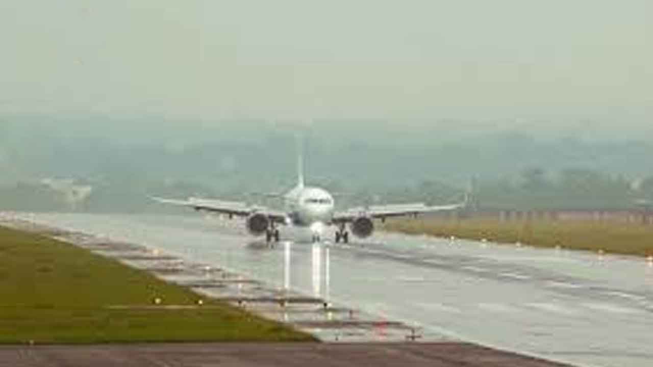 అరిగిన టైర్లు.. చెరిగిన రన్‌వే మార్కింగ్స్‌!.. తనిఖీల్లో గుర్తించిన డీజీసీఏ అధికారులు