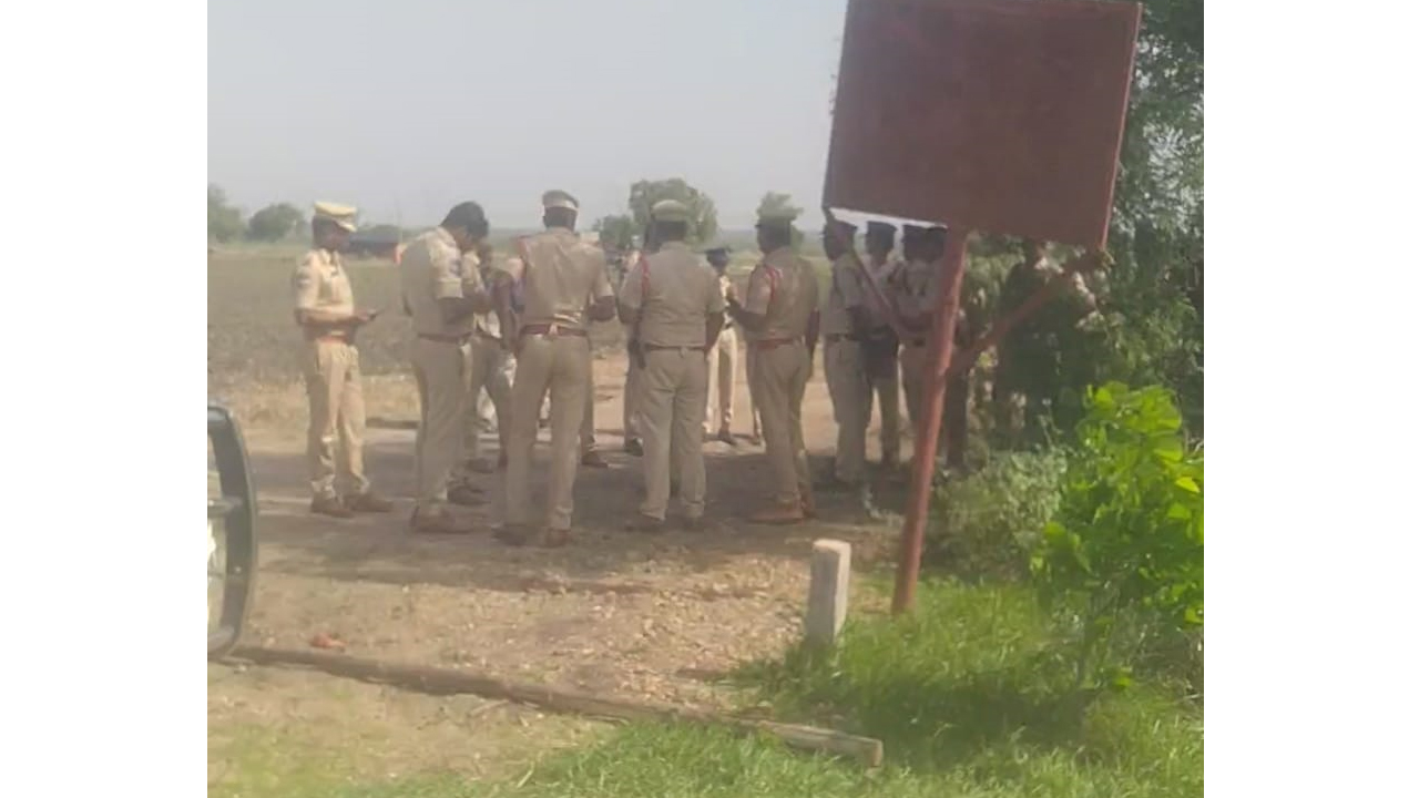 Alampur | పచ్చటి పొలాల్లో చిచ్చు..! ఇథనాల్‌ ఫ్యాక్టరీ పనులు అడ్డుకునేందుకు రైతుల సన్నద్ధం.. భారీగా పోలీసుల మోహరింపు..!