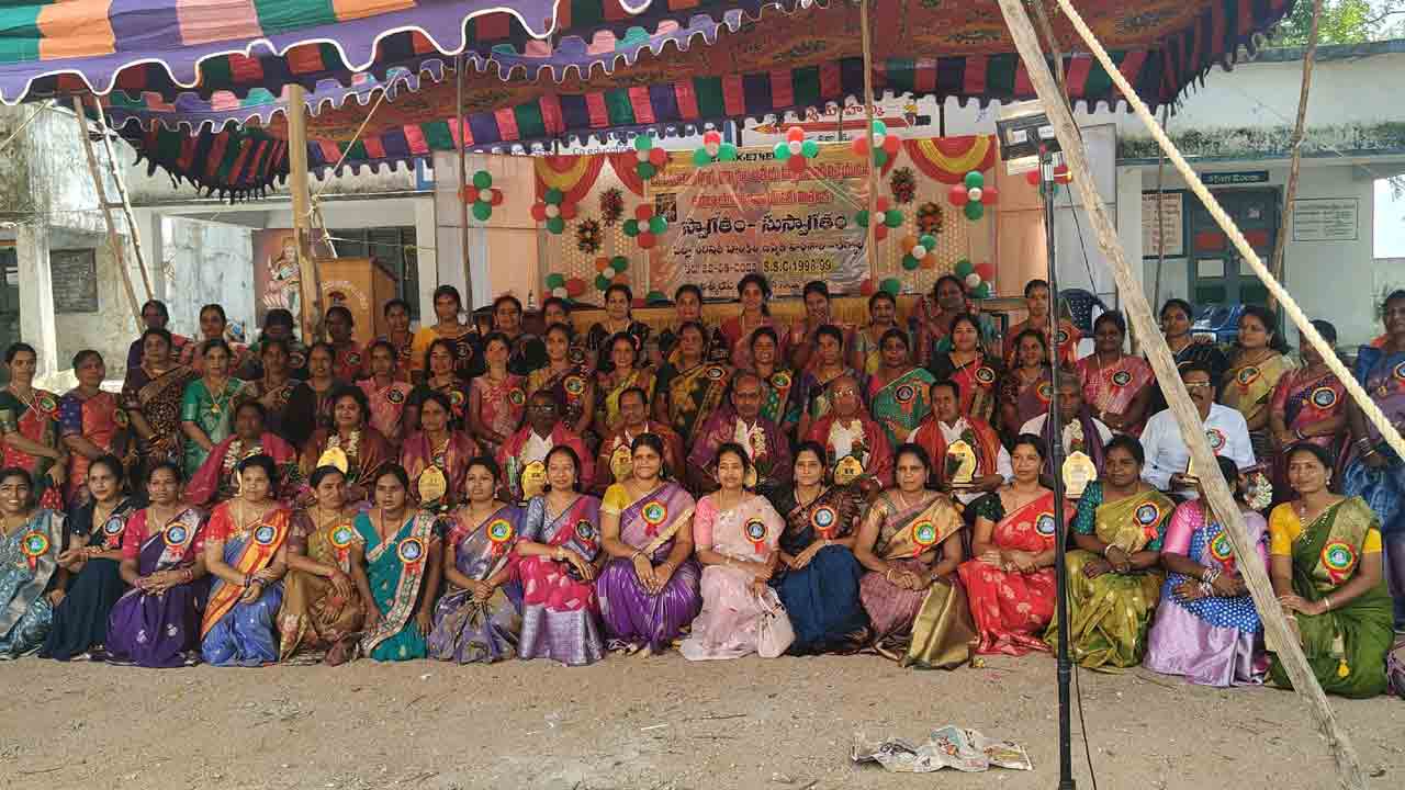 Alumni | ఎన్నాళ్లకెన్నాళ్లకు.. పాతికేళ్ల తర్వాత పూర్వ విద్యార్థులంతా కలిశారు