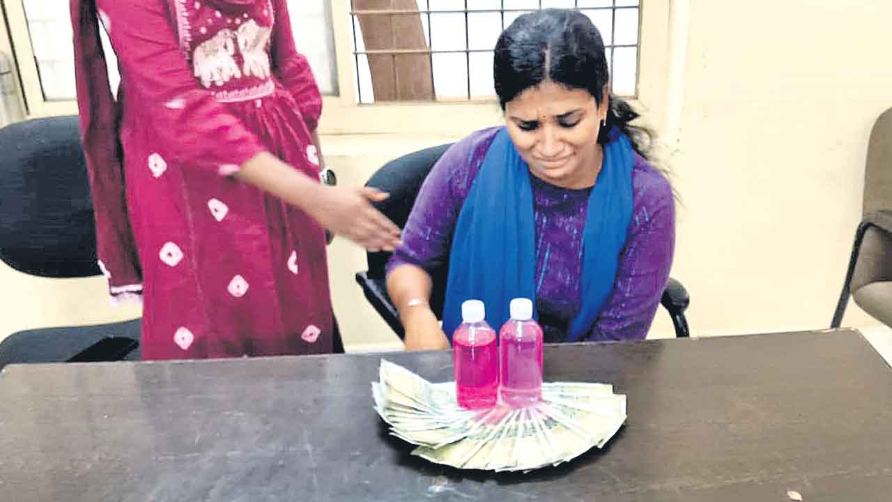 బిల్లు మంజూరుకు 15వేలు లంచం.. ఏసీబీకి పట్టుబడ్డ అంబర్‌పేట సర్కిల్‌ ఏఈ