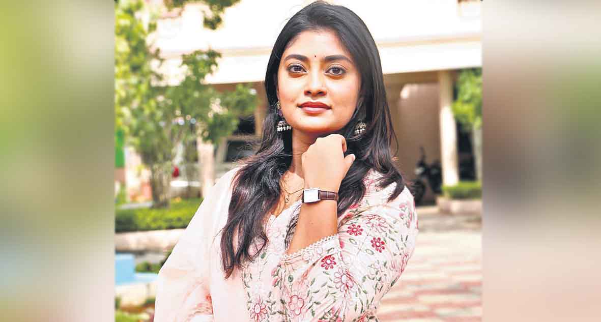 తెలుగులో నాయికగా అరంగేట్రం