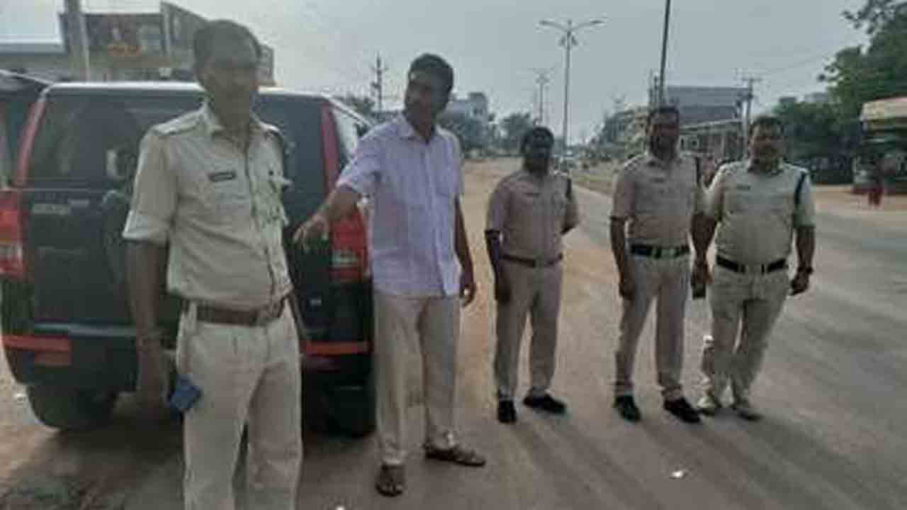 AMVI Murtuza Ali | వాహనాదారులు సరైన ధ్రువ పత్రాలు కలిగి ఉండాలి : ఏఎంవీఐ మూర్తుజా అలీ