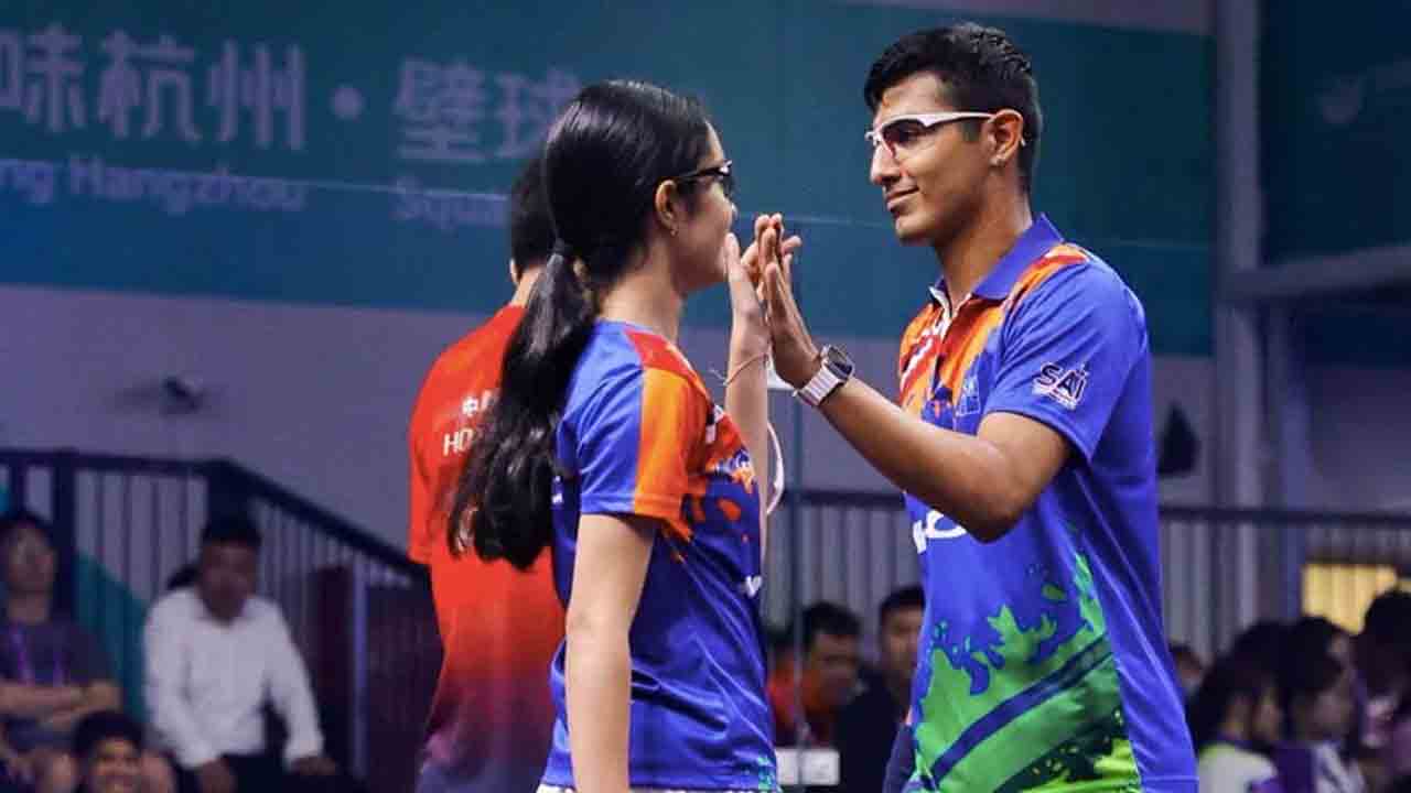 ఫైనల్‌కు అభయ్‌, అన్హత్‌ జోడీ