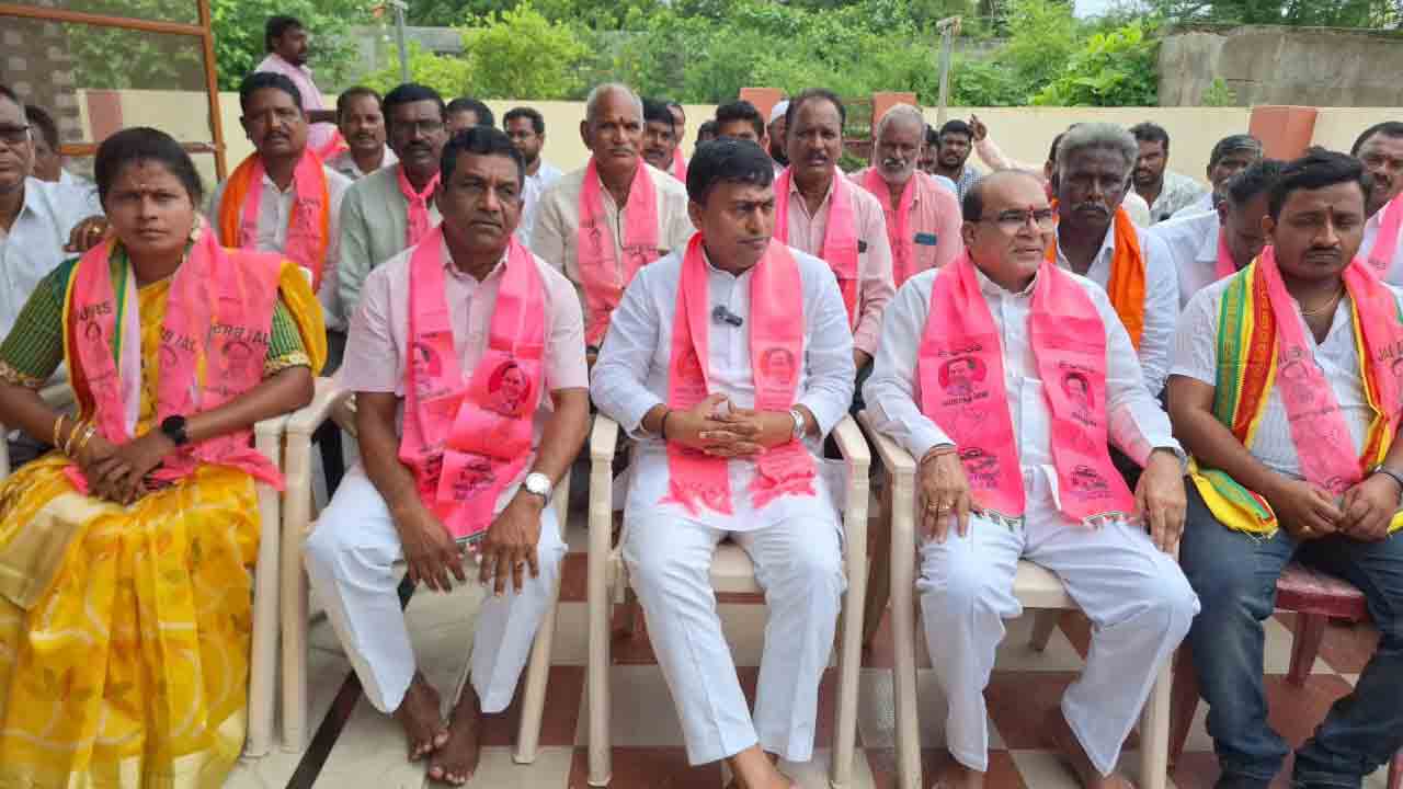 ఏం సాధించారని కాంగ్రెస్‌ సంబురాలు?