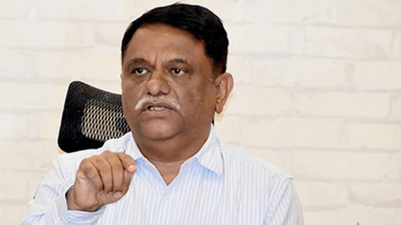 యూరప్‌ పర్యటనలో అర్వింద్‌కుమార్‌.. ఏప్రిల్‌ 15నే సెలవులు మంజూరు చేసిన ప్రభుత్వం