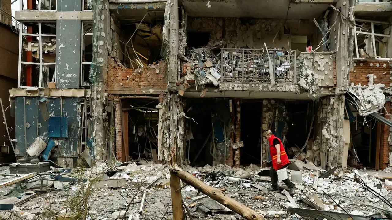 Russia Vs Ukraine | ఉక్రెయిన్‌పై విరుచుకుపడ్డ రష్యా.. 12 మంది సైనికుల మృతి.. మాస్కోపై కీవ్‌ ప్రతీకార దాడులు..!