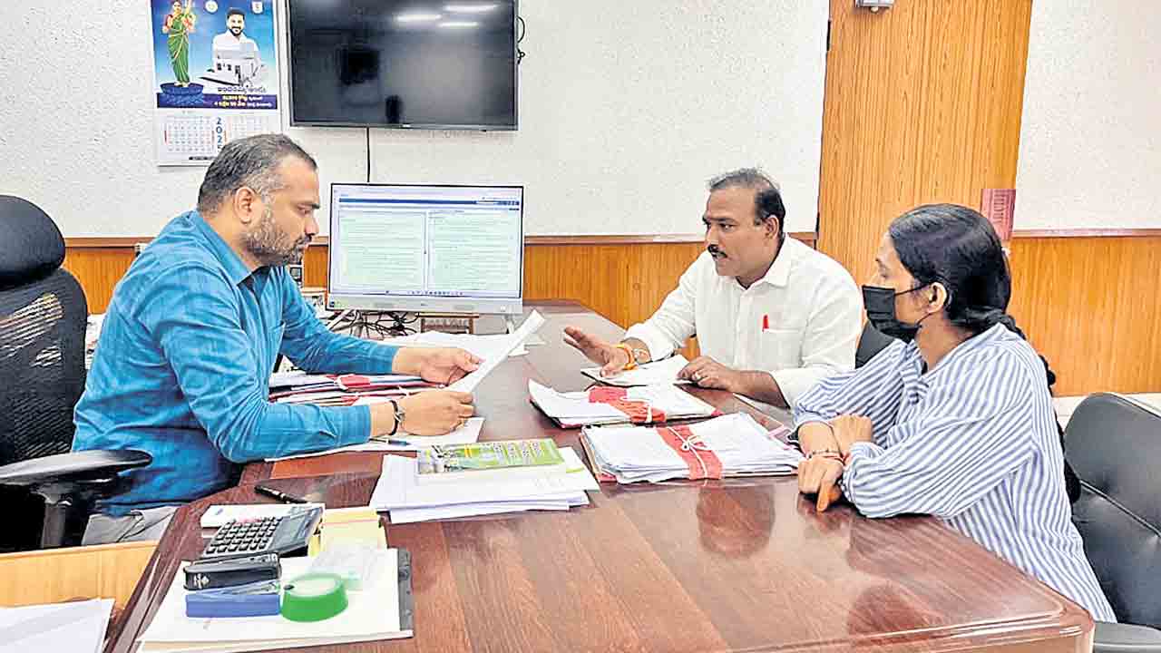 అభివృద్ధి పనుల్లో అవినీతి