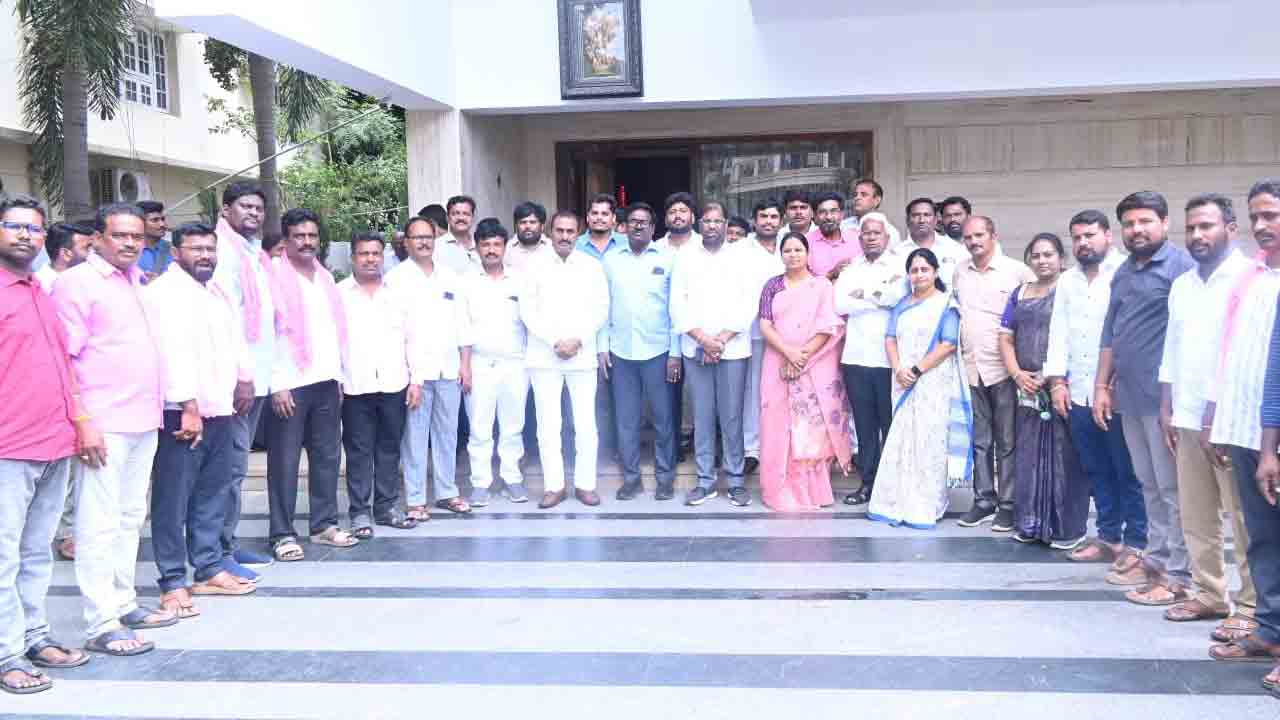 కేటీఆర్‌ను విచారించడమంటే.. ప్రశ్నించే గొంతును నొక్కడమే..