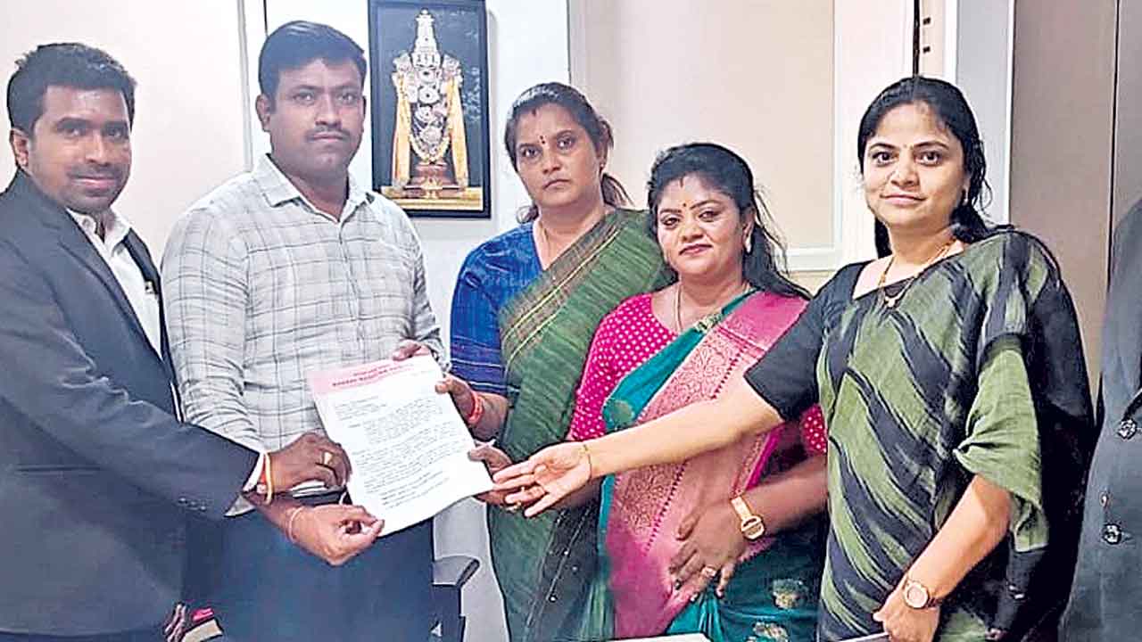 మహాన్యూస్‌ చానల్‌పై ఫిర్యాదు