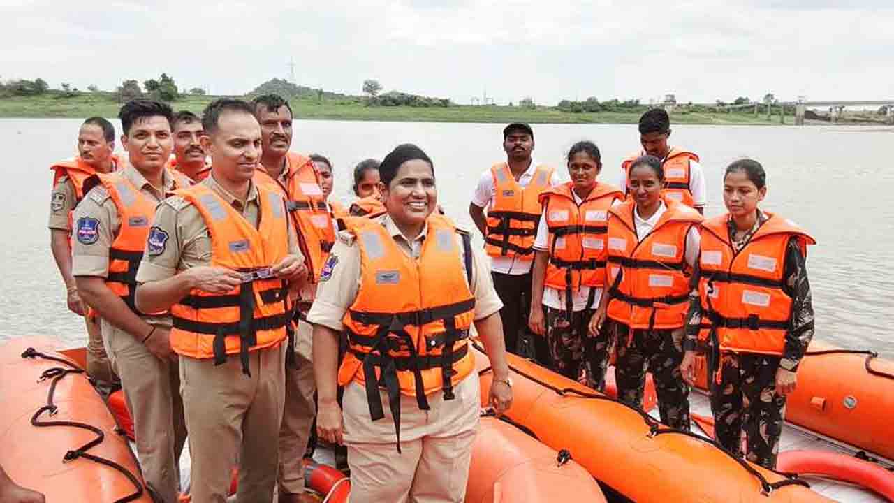 Mock drill | బాసర గోదావరి నదిలో పోలీసుల ఆధ్వర్యంలో మాక్ డ్రిల్