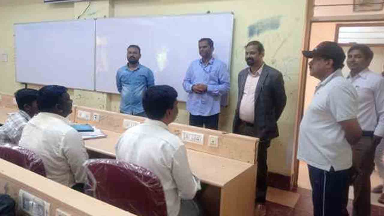 Basara RGUKT | బాసర ఆర్జీయూకేటీలో పీహెచ్‌సీ, సీఏపీ కోటా విద్యార్థుల ధ్రువపత్రాల పరిశీలన