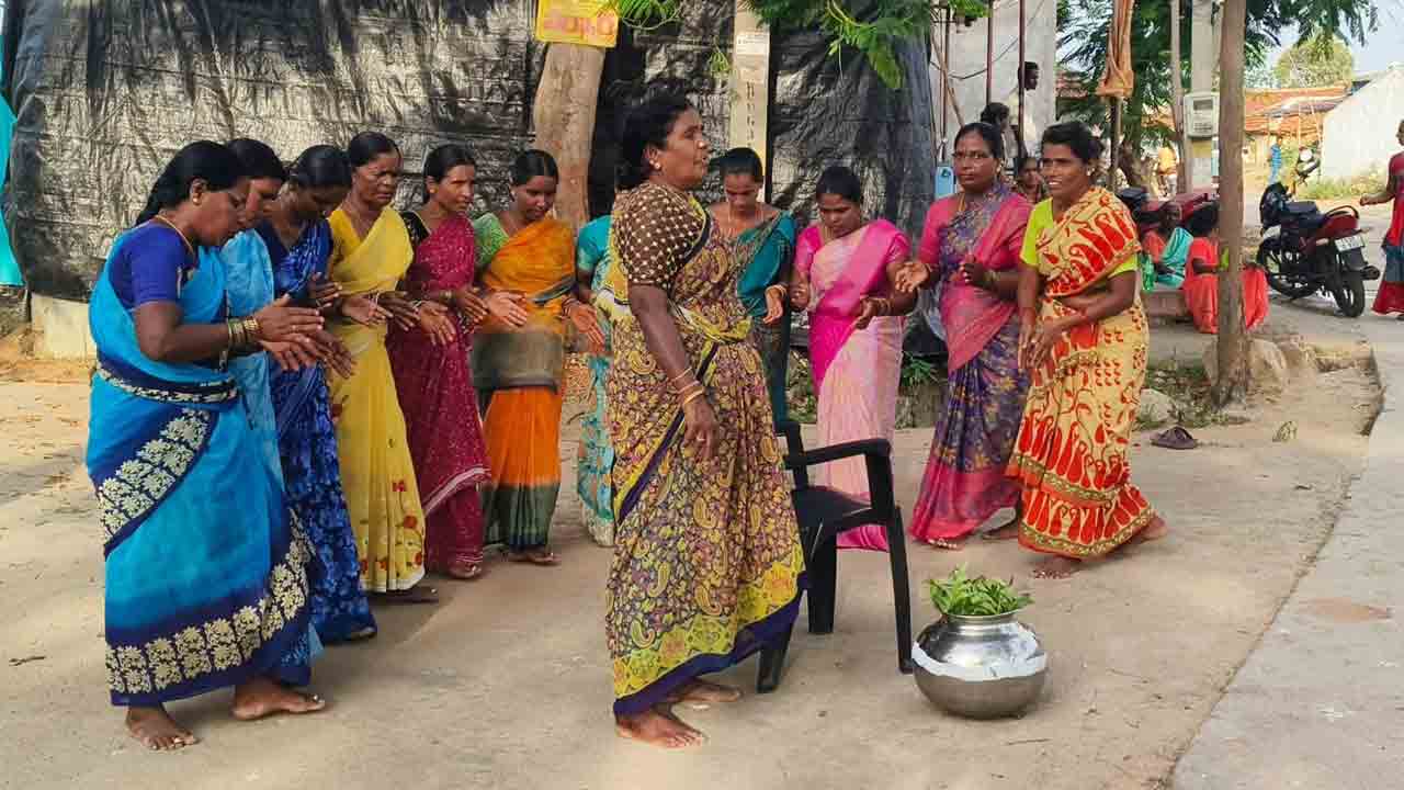 Bathukamma | వరుణ దేవా కరుణించవా..? వర్షాల కోసం మహిళల బతుకమ్మ ఆటలు