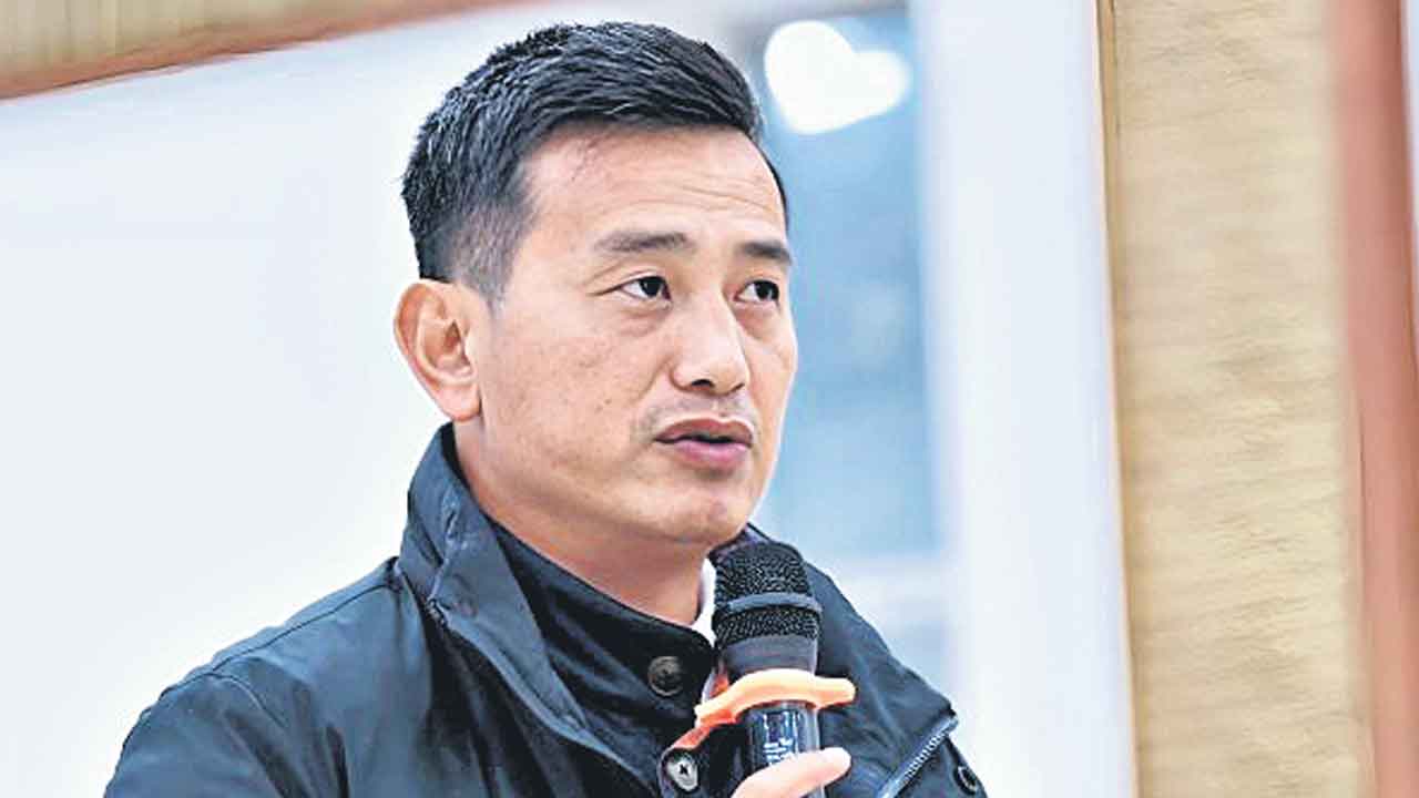 ‘భారత ఫుట్‌బాల్‌ను నాశనం చేశాడు’