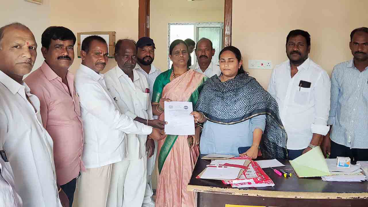 Bhu Bharathi conference | భూభారతి అవగాహన సదస్సులో సమస్యలు పరిష్కరించుకోవాలి : తహసీల్దార్ డీఎస్ రజినీ