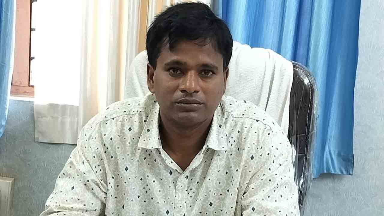 Bhu bharathi Conferences | దరఖాస్తులు సమర్పిస్తే పరిష్కారానికి చర్యలు.. భూభారతిపై తహసీల్దార్‌ రవికుమార్‌