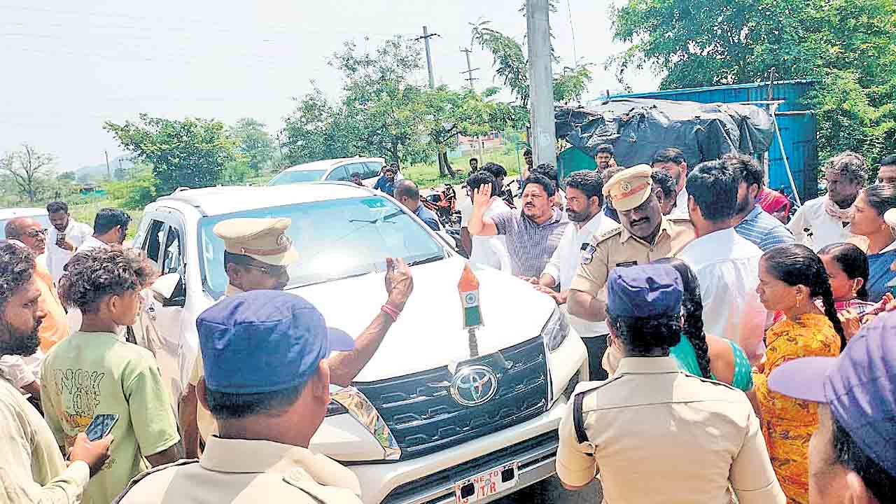 ఎమ్మెల్యే మురళీనాయక్‌కు నిరసన సెగ