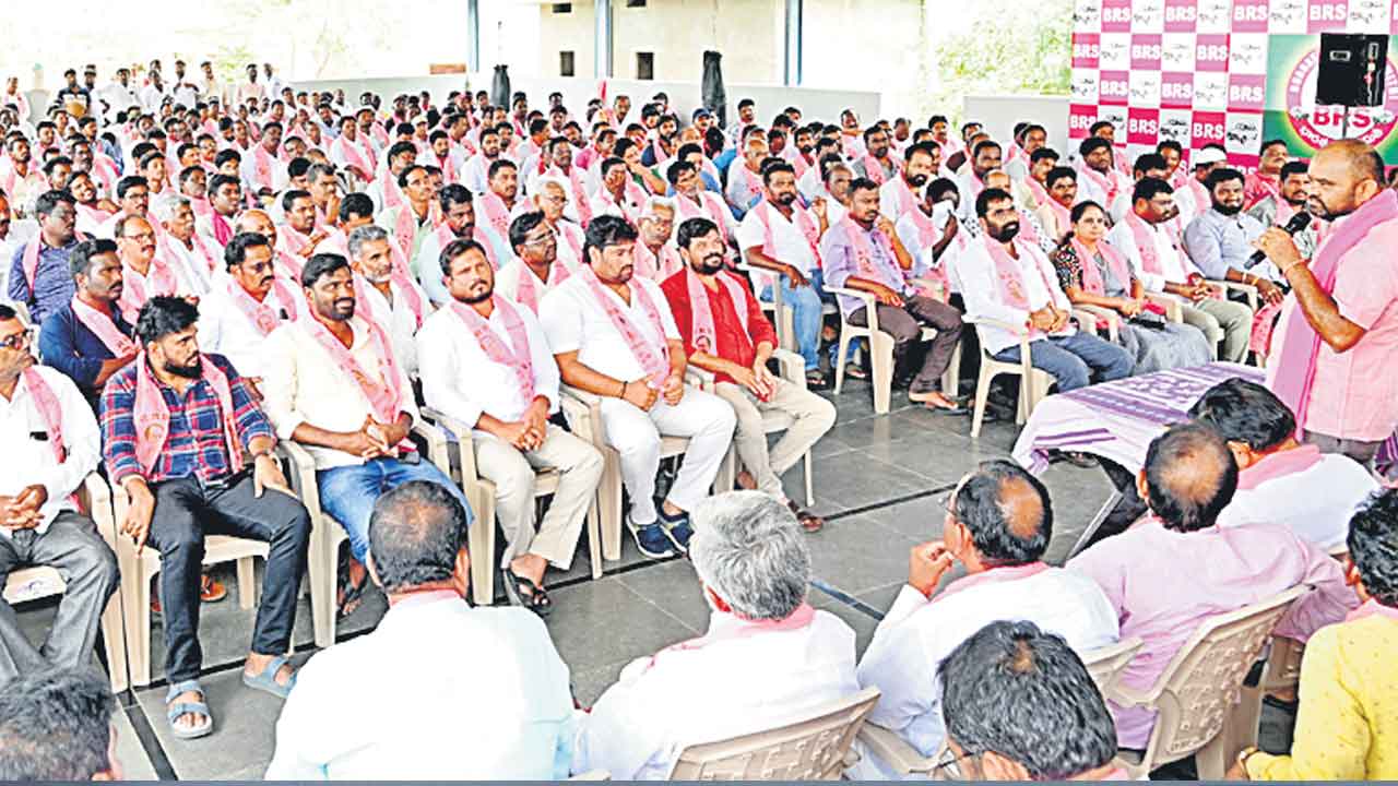 420 కాంగ్రెస్‌ హామీలపై నిలదీయాలి