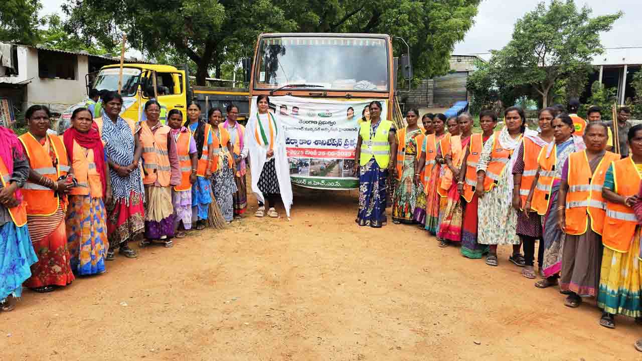 Bonthu Sridevi | పారిశుద్ద్య సమస్యలు నా దృష్టికి తీసుకువస్తే వెంటనే పరిష్కారం : కార్పొరేటర్‌ బొంతు శ్రీదేవి