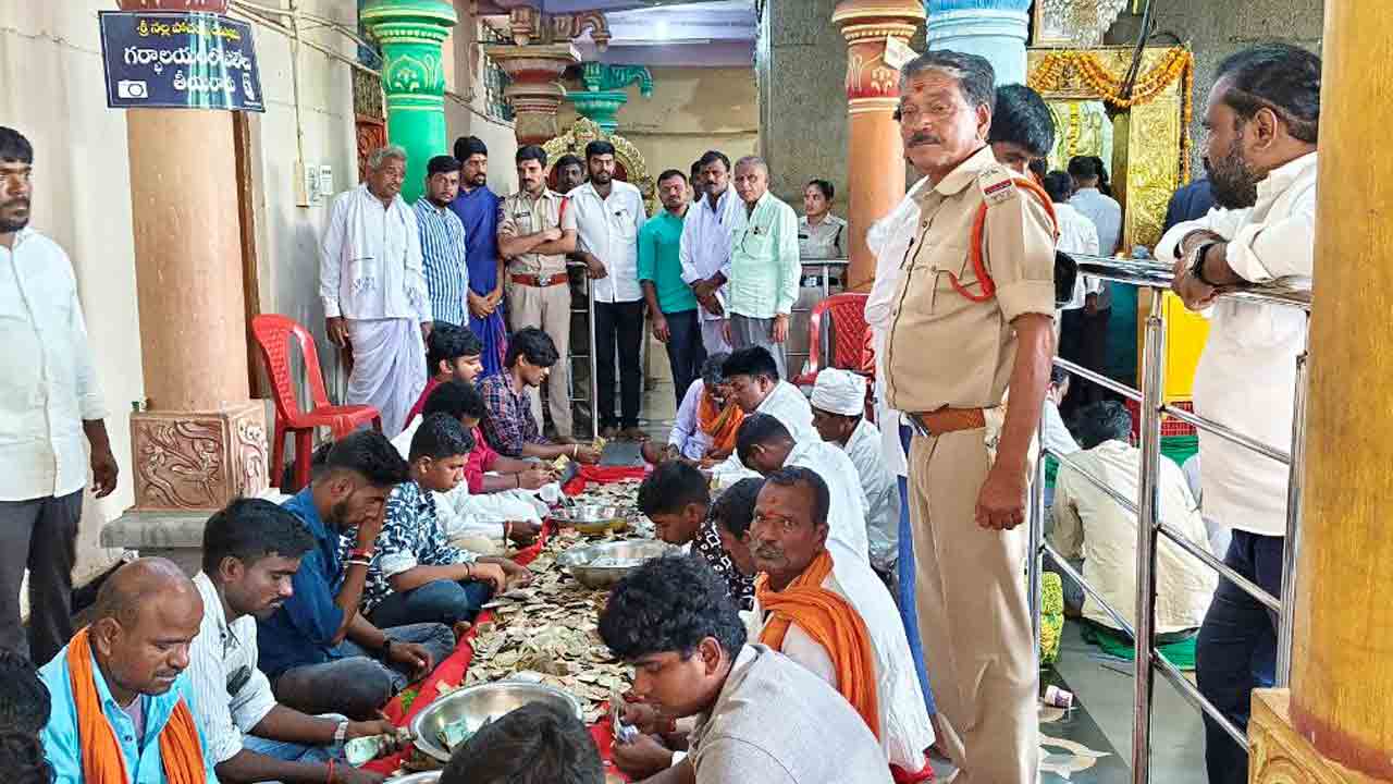 బోరంచ ఆలయ హుండీ లెక్కింపు