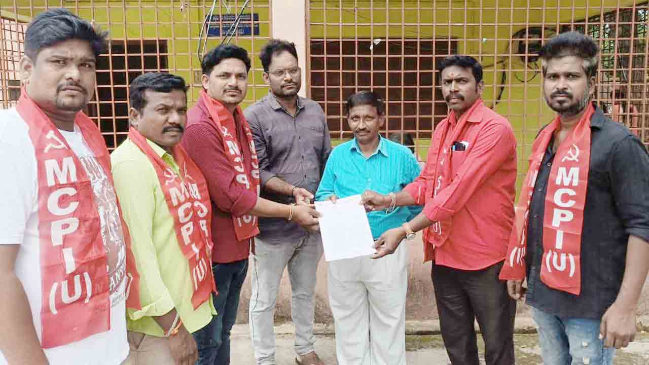 Bus Charges | పెంచిన బస్‌ పాస్‌ చార్జీలను తగ్గించకపోతే బస్ భవన్‌ను ముట్టడిస్తాం