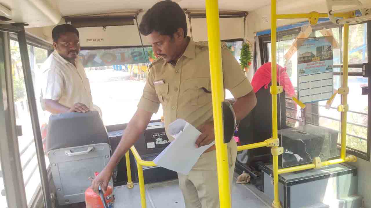 ‘భద్రాద్రి’లో ఇంకా 73 బస్సులకు ఫిట్‌నెస్‌ పెండింగ్‌