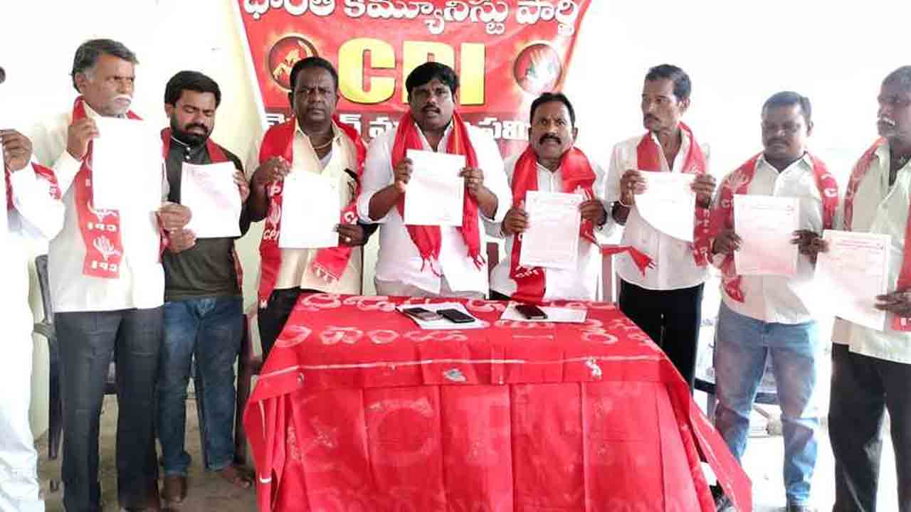 CPI Mahasabha | సీపీఐ మండల మహాసభలను విజయవంతం చేయాలని పోస్టర్ల ఆవిష్కరణ