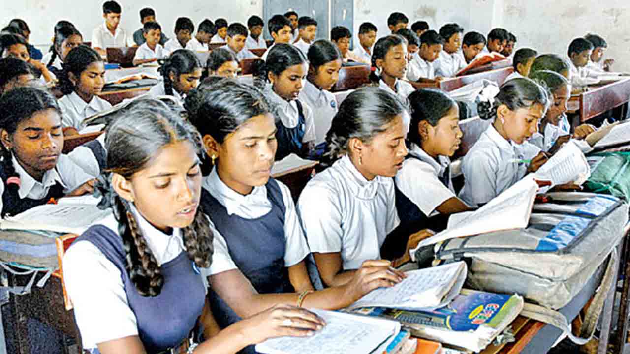 చదువుకు దూరంగా చిన్నారులు