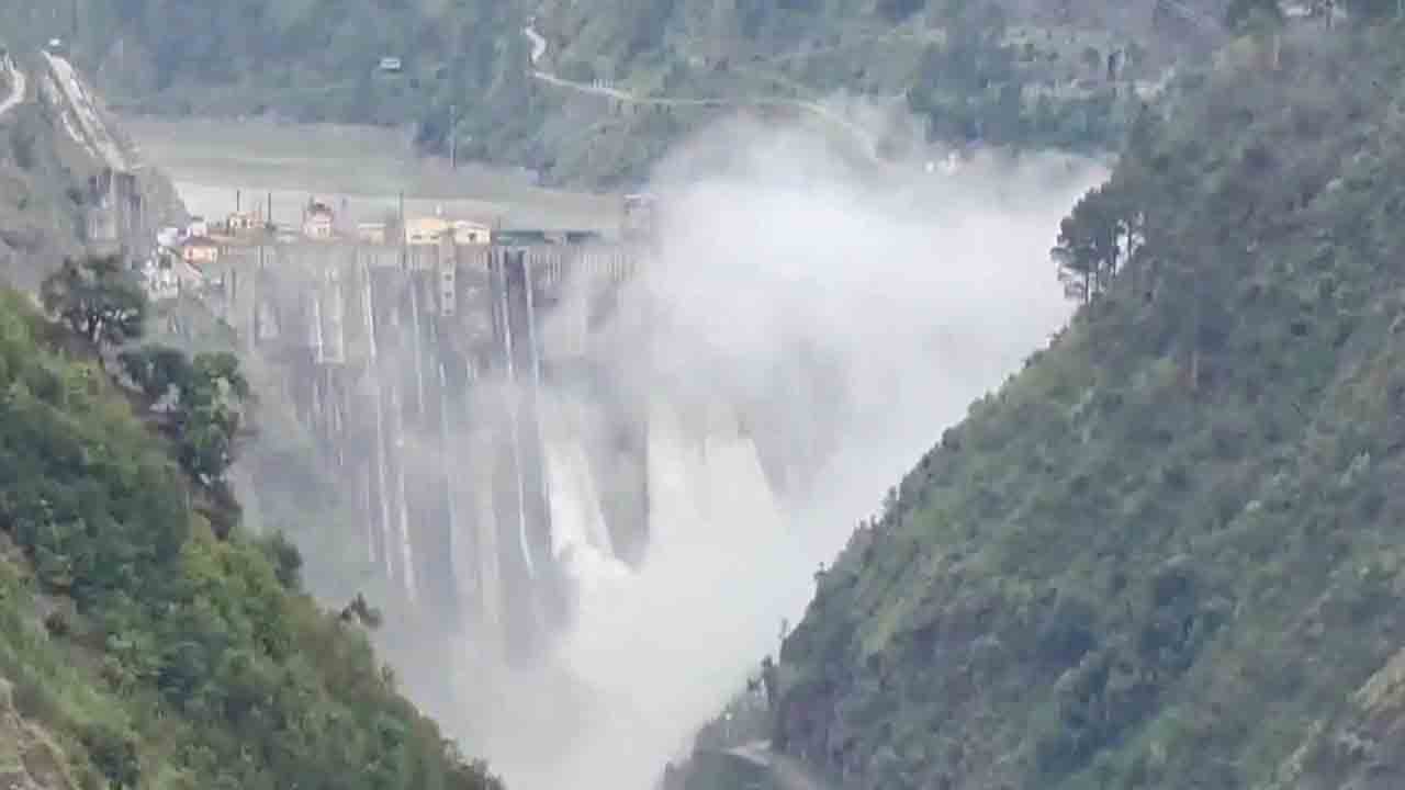 Chenab river | చీనాబ్‌ నది ఉగ్రరూపం.. దోడాలో పలువురు గల్లంతు..!