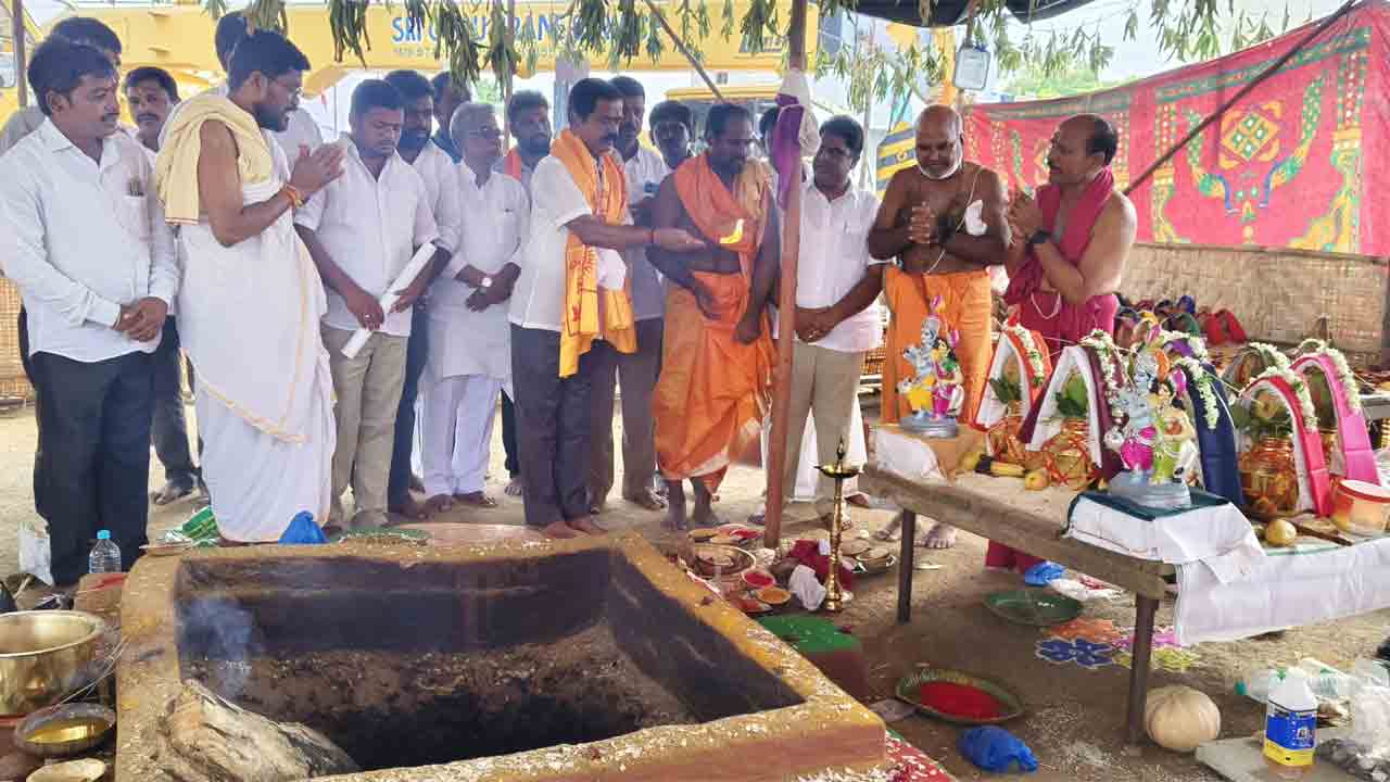 Venugopala Swamy Temple | కనుల పండువగా వేణుగోపాల స్వామి దేవాలయంలో విగ్రహ ప్రతిష్టాపన