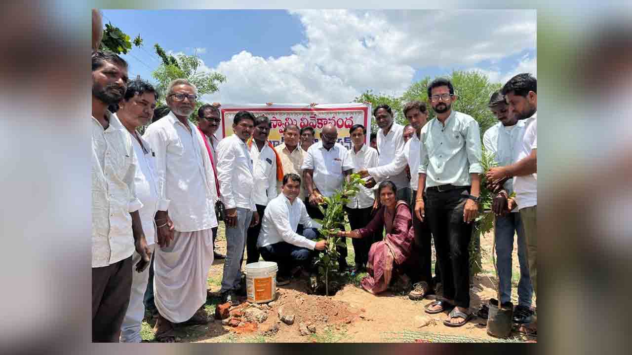 Judge Ajay Kumar Jadhav | ప్రతీ ఒక్కరూ మొక్కలు నాటాలి : జడ్జి అజయ్ కుమార్ జాదవ్