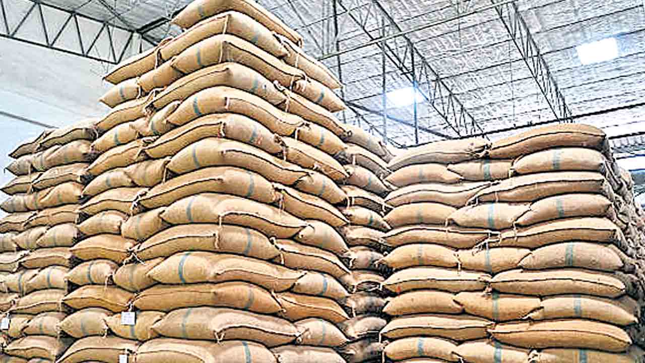 బిడ్డర్లకు లాభం.. సివిల్‌ సప్లయ్‌కు నష్టం!