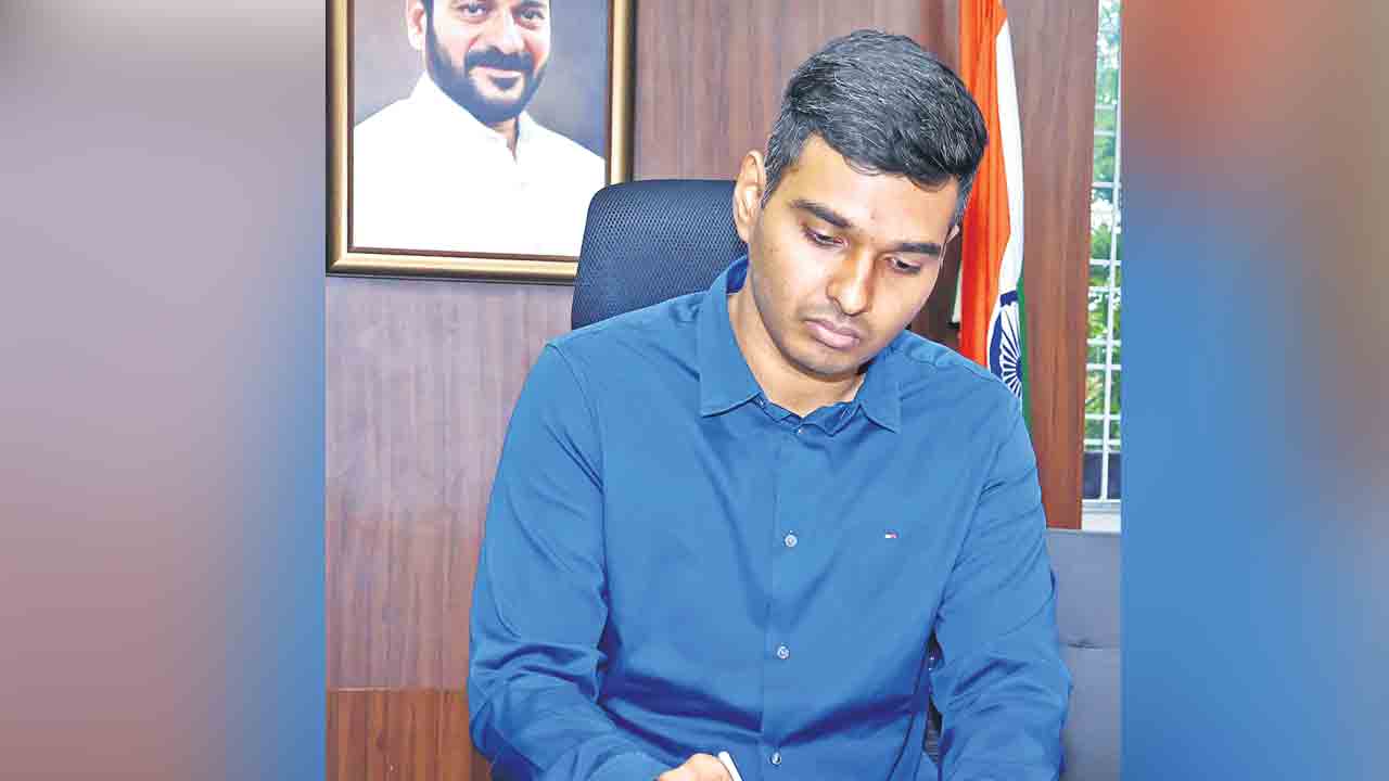 మేడ్చల్‌ కలెక్టర్‌గా మను చౌదరి బాధ్యతలు