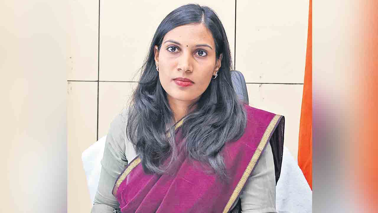 బాధ్యతలు స్వీకరించిన సంగారెడ్డి కలెక్టర్‌