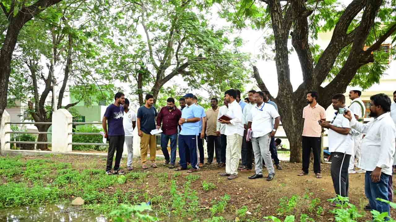 Collector Rahul Raj | వార్డుల్లో కలెక్టర్ రాహుల్ రాజ్ పర్యటన.. మద్యం దుకాణాలకు జరిమానా విధించాలని ఆదేశం