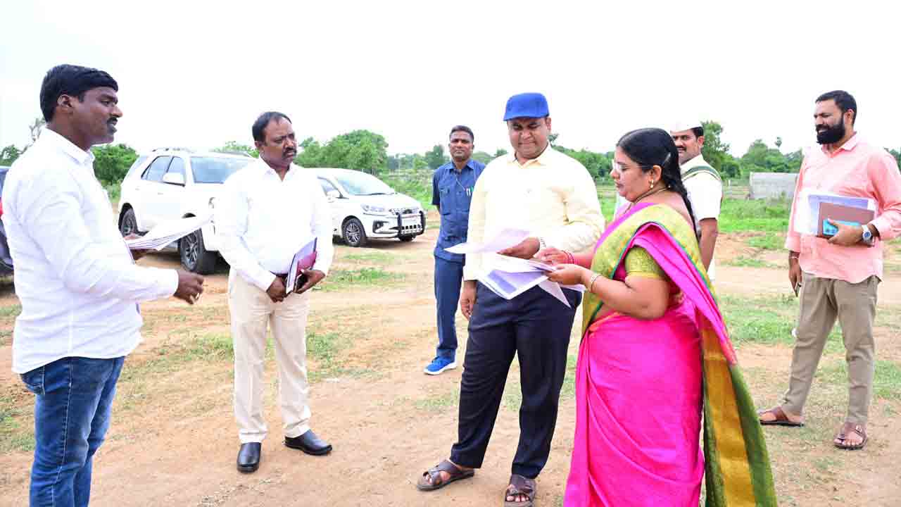 Collector Rahul raj | స్కిల్ డెవలప్మెంట్ యూనివర్సిటీ కోసం కలెక్టర్ రాహుల్ రాజ్ స్థల పరిశీలన